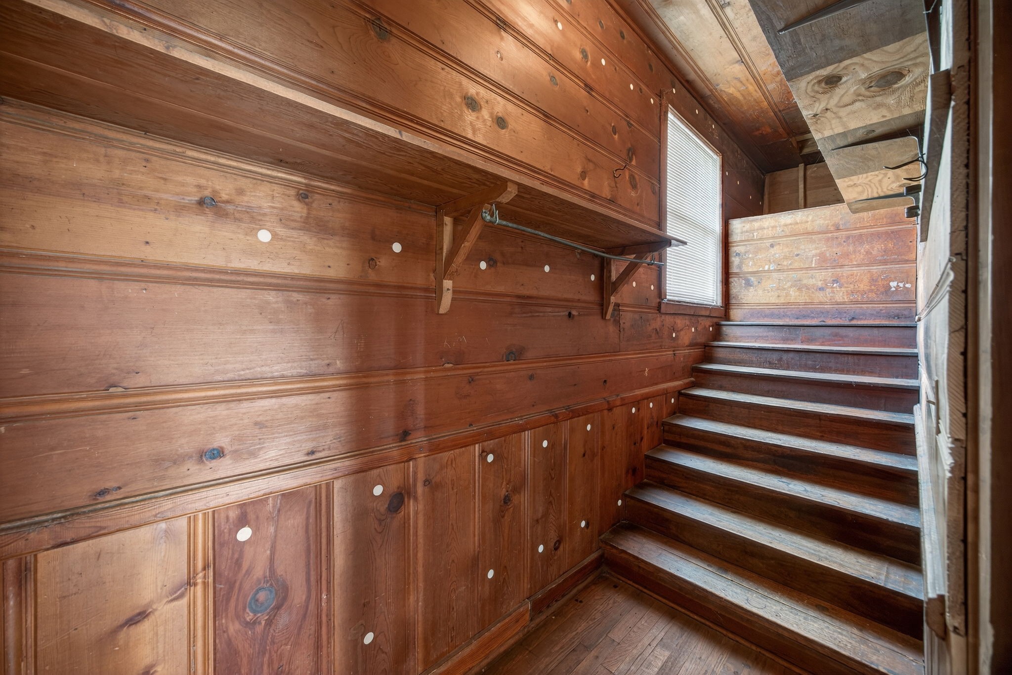 165 Almyra Road Sparta, TN 38583 - Photo 26 of 49 a view of entryway with wooden floor