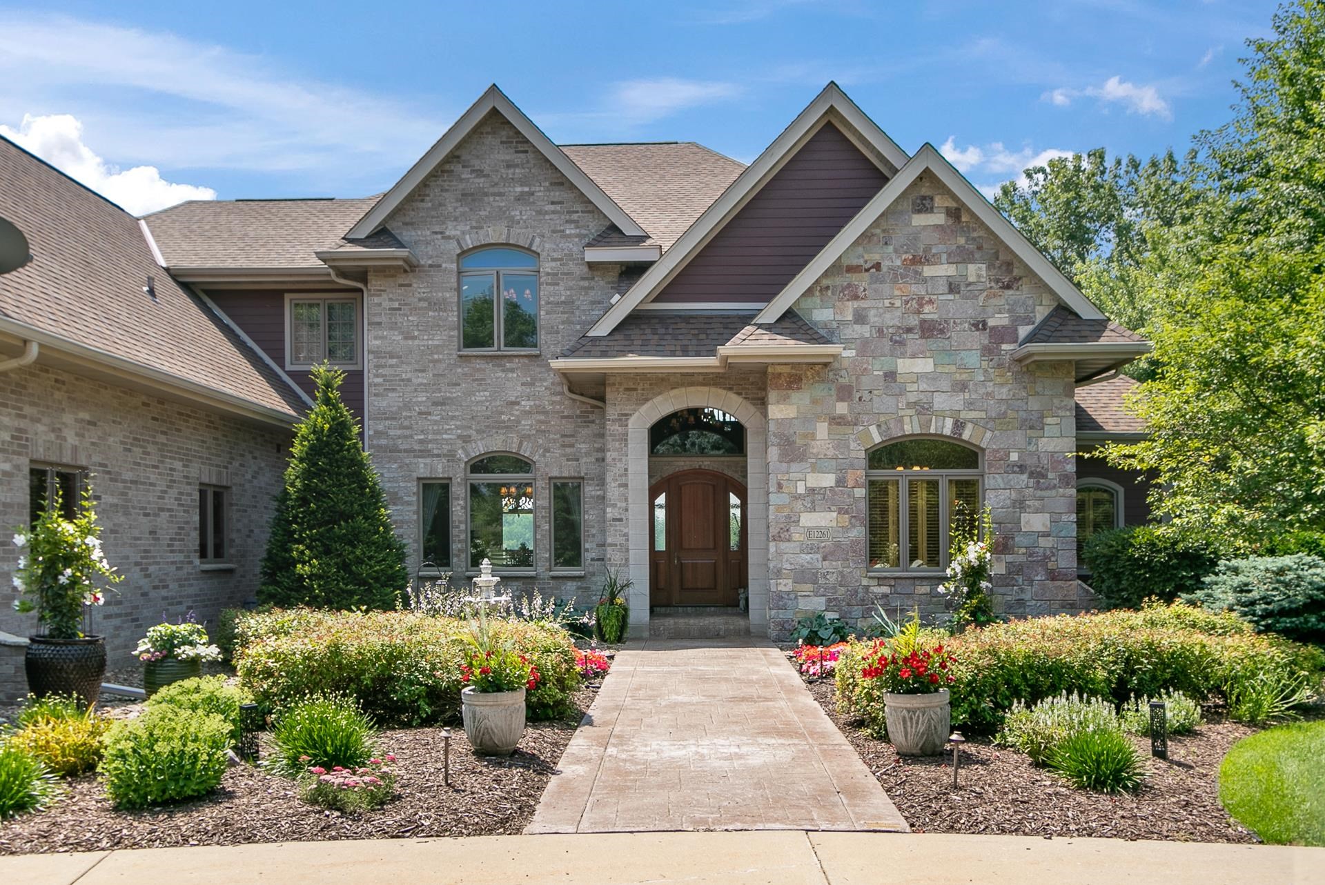 E12261 Timber Rdg Trail Prairie du Sac, WI 53578 - Photo 2 of 75