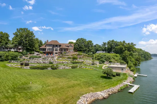 $2,899,900 | E12261 Timber Rdg Trail, Prairie du Sac, WI 53578