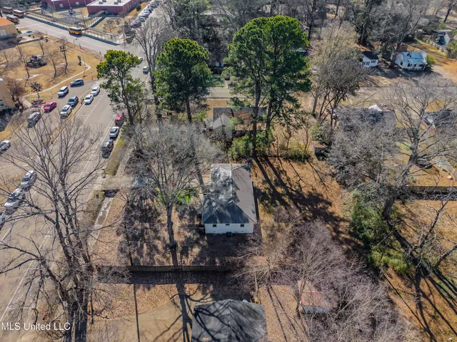 $215,000 | 201 College Street, Batesville, MS 38606