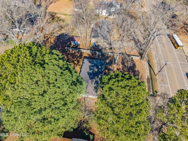 $215,000 | 201 College Street, Batesville, MS 38606