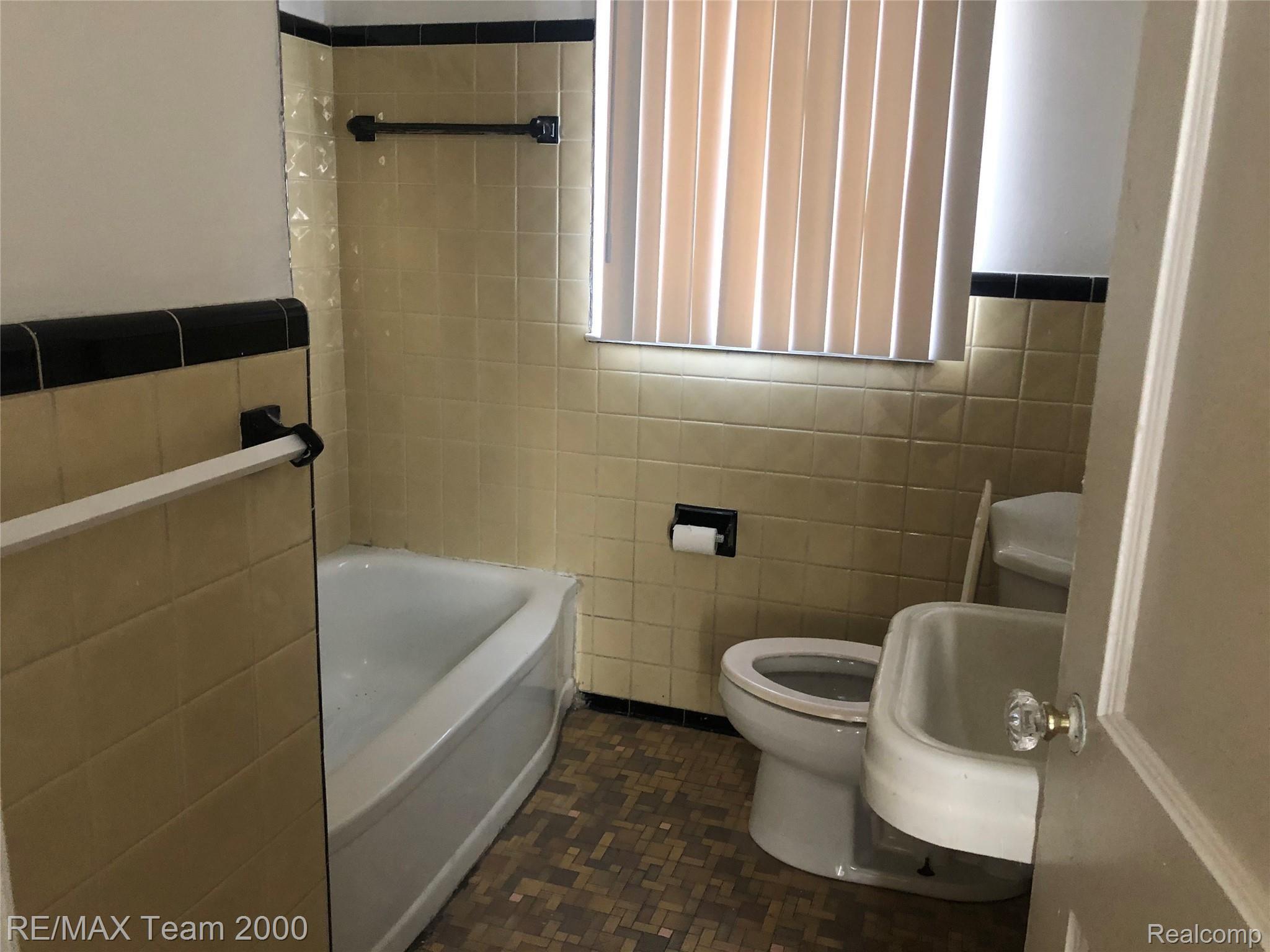 15784 Meyers Road Detroit, MI 48227 - Photo 8 of 11 IMG-2663.jpg