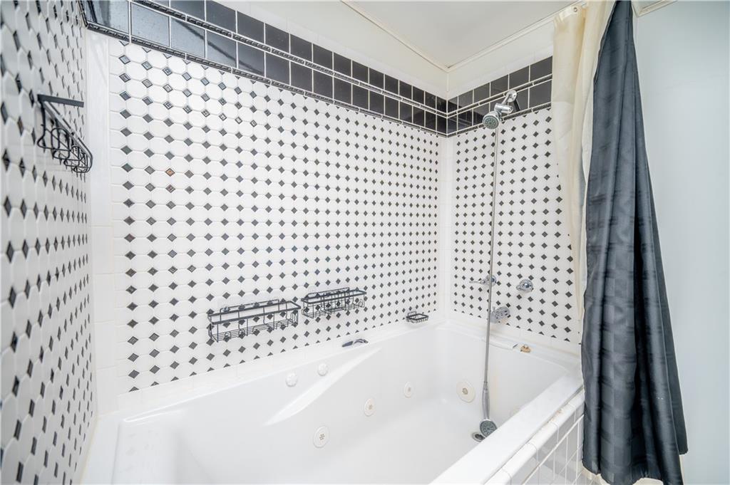 180 Hover Road Mercer, PA 16137 - Photo 41 of 49 Jetted tub