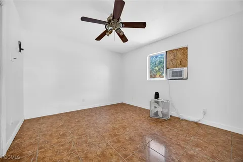 a view of empty room with ceiling fan