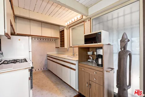 $899,000 | 2274 Vasanta Way, Los Angeles, CA 90068