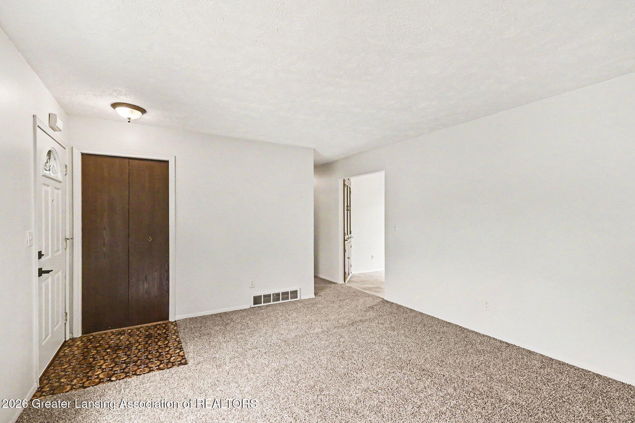 1422 Pierce Road Lansing, MI 48910 - Photo 17 of 36 015_file_9549