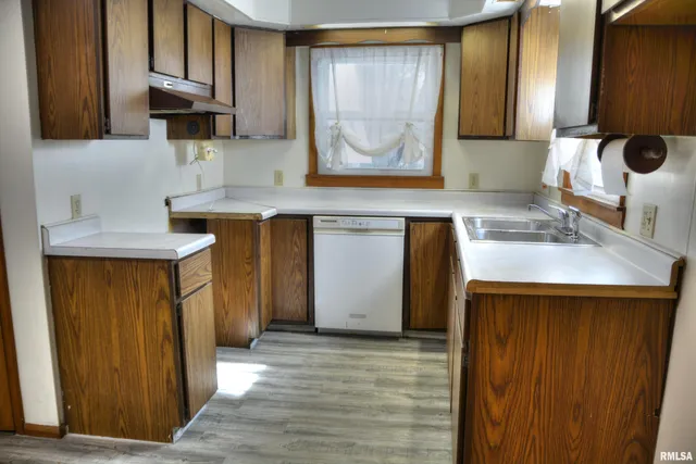 $75,000 | 705 West Adams Street, Blandinsville, IL 61420