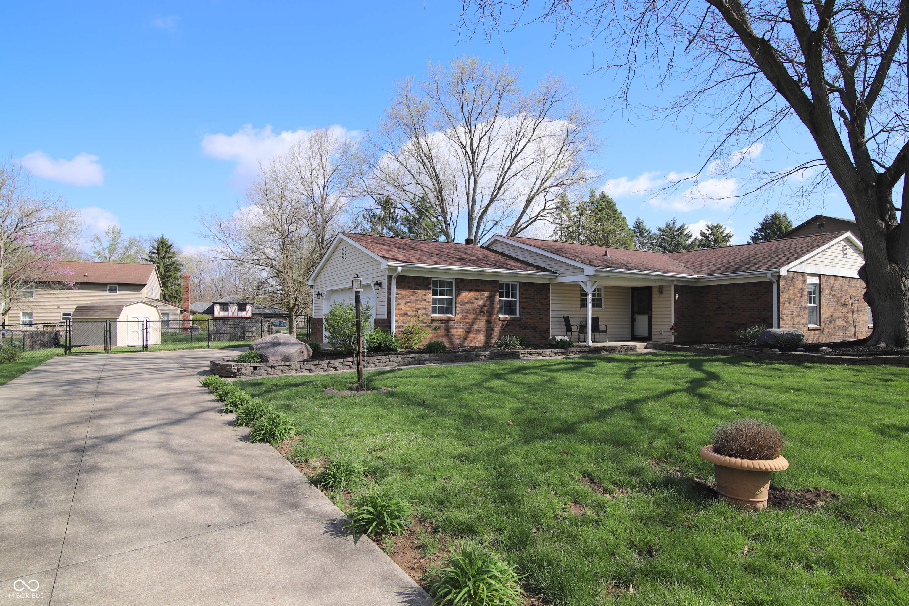 104 Apple Tree Court Fishers, IN 46038 - Photo 2 of 38