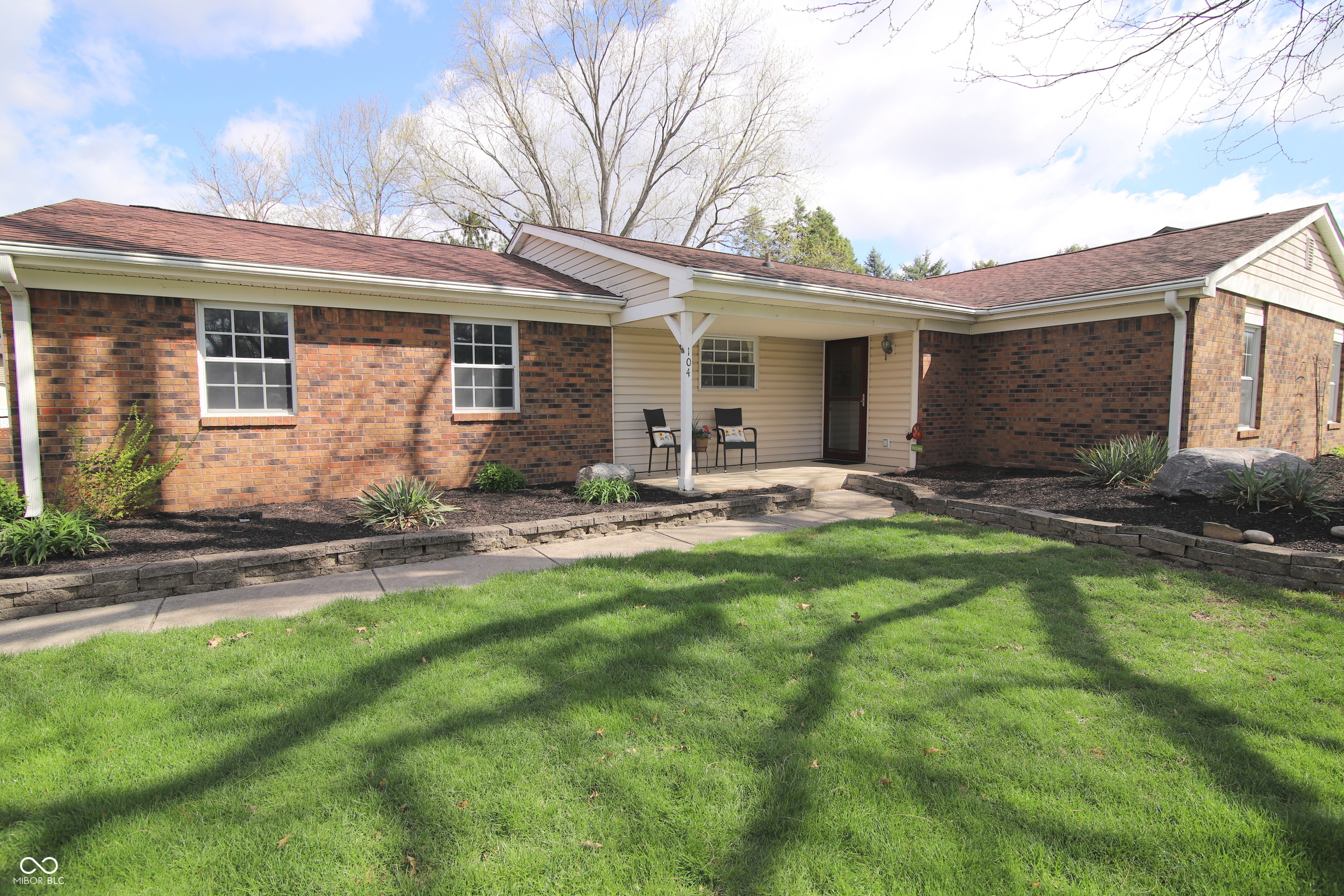 104 Apple Tree Court Fishers, IN 46038 - Photo 4 of 38