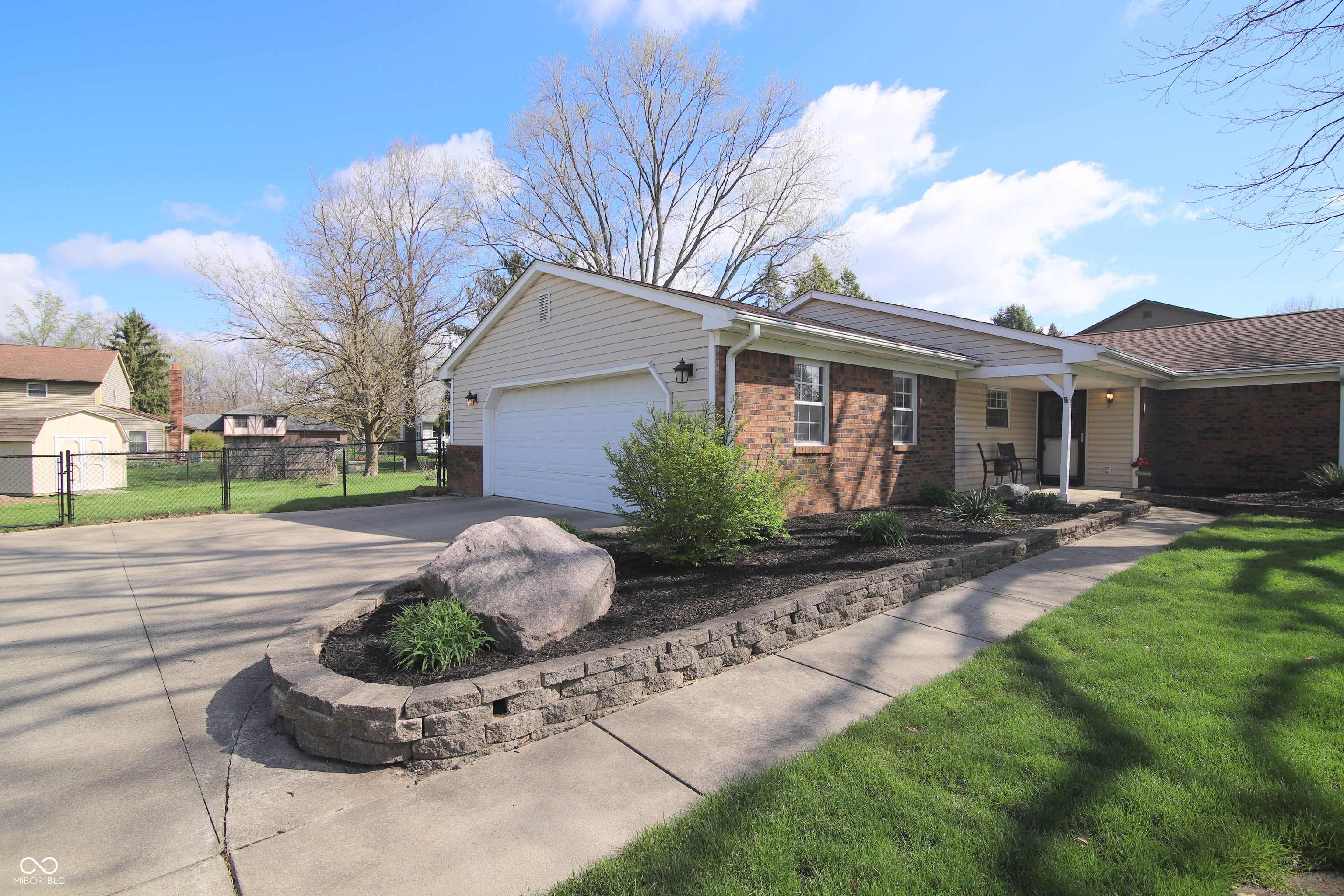 104 Apple Tree Court Fishers, IN 46038 - Photo 6 of 38