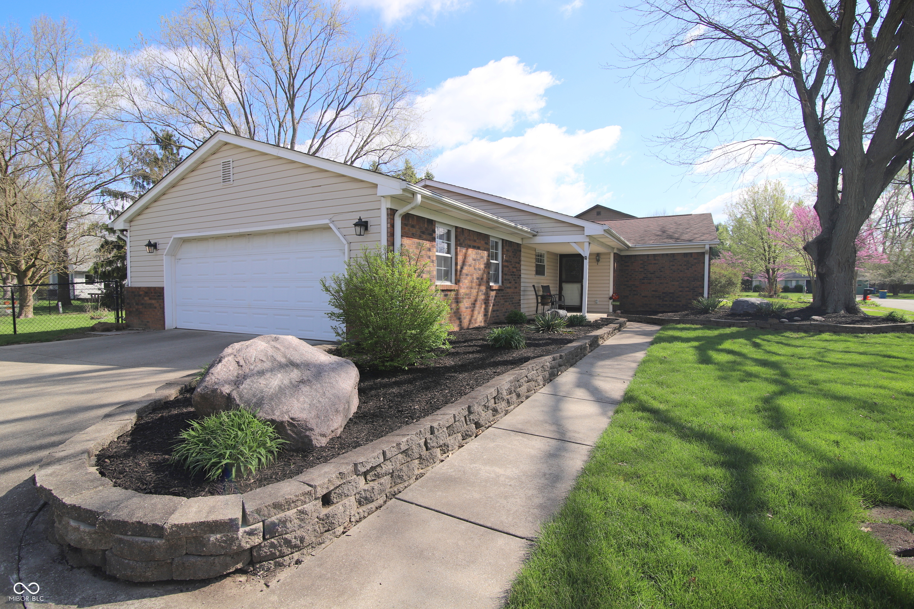 104 Apple Tree Court Fishers, IN 46038 - Photo 7 of 38