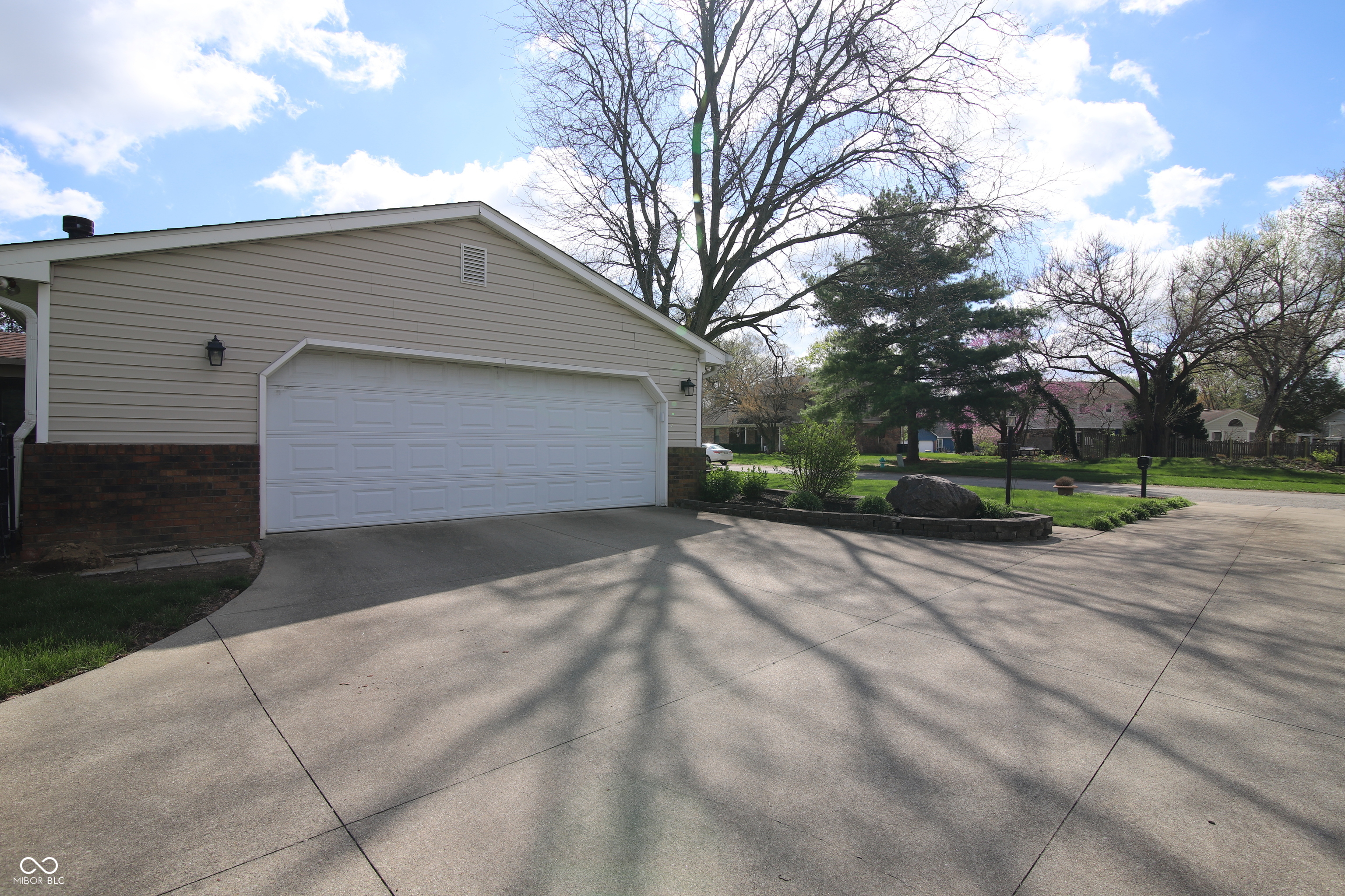 104 Apple Tree Court Fishers, IN 46038 - Photo 8 of 38
