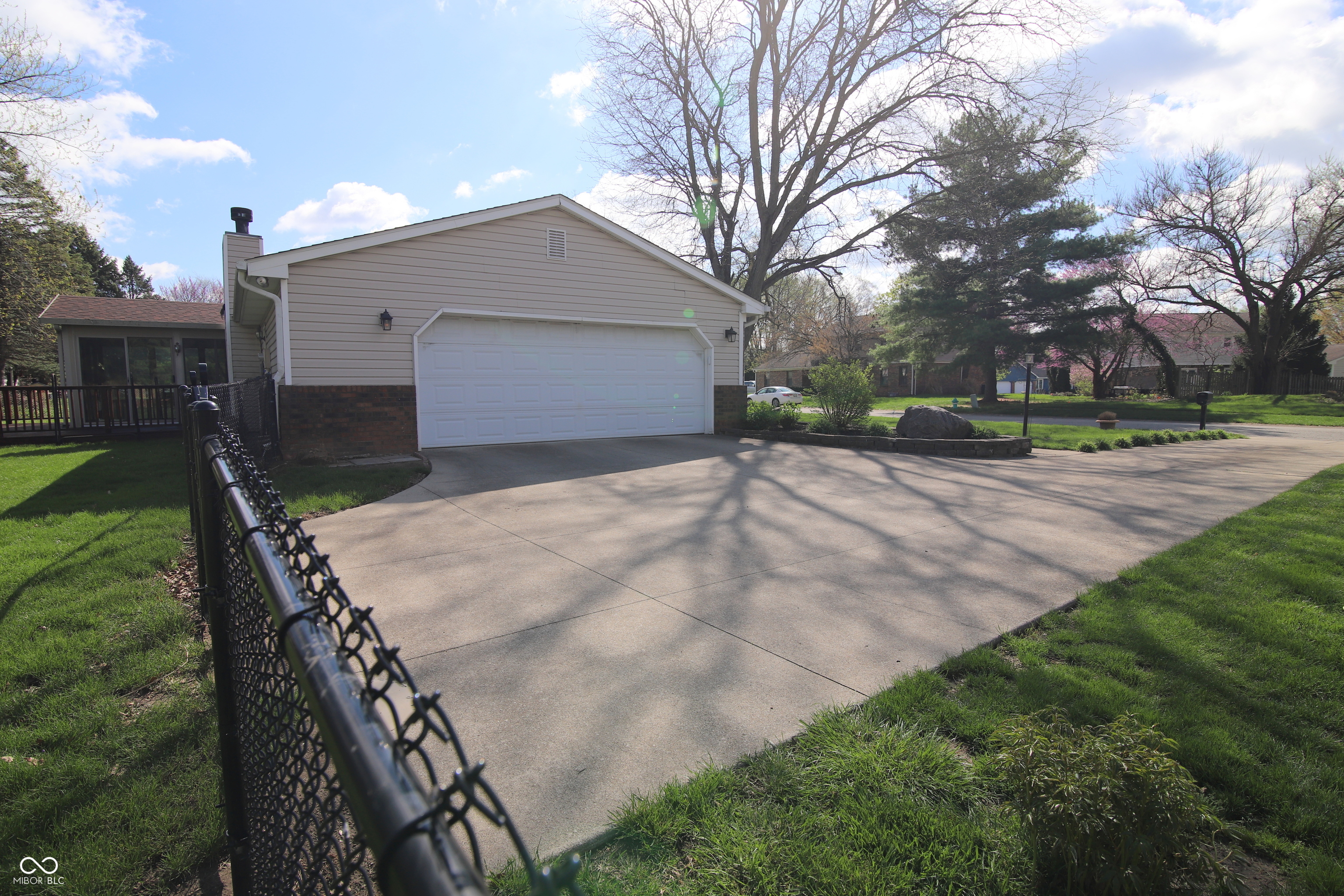 104 Apple Tree Court Fishers, IN 46038 - Photo 9 of 38