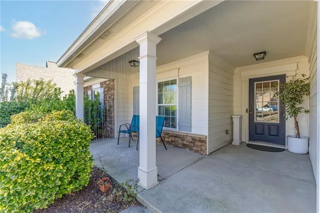 a view of a house with backyard and porch