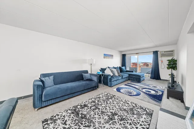 $129,900 | 7945 South Oketo Avenue, Unit 404, Bridgeview, IL 60455