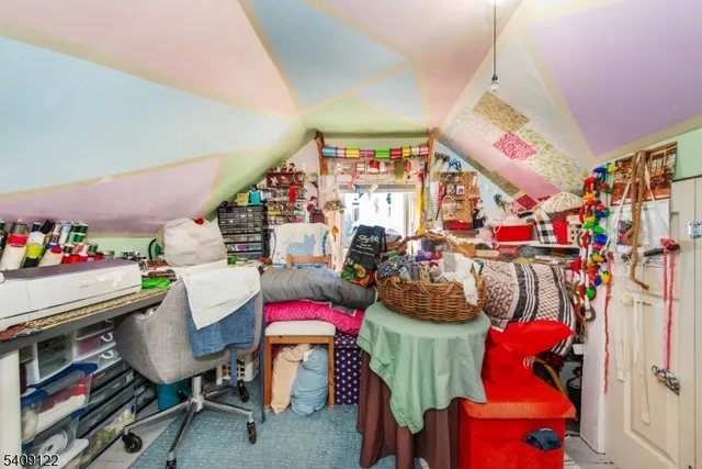 a very nice looking room with lots of stuff and plants