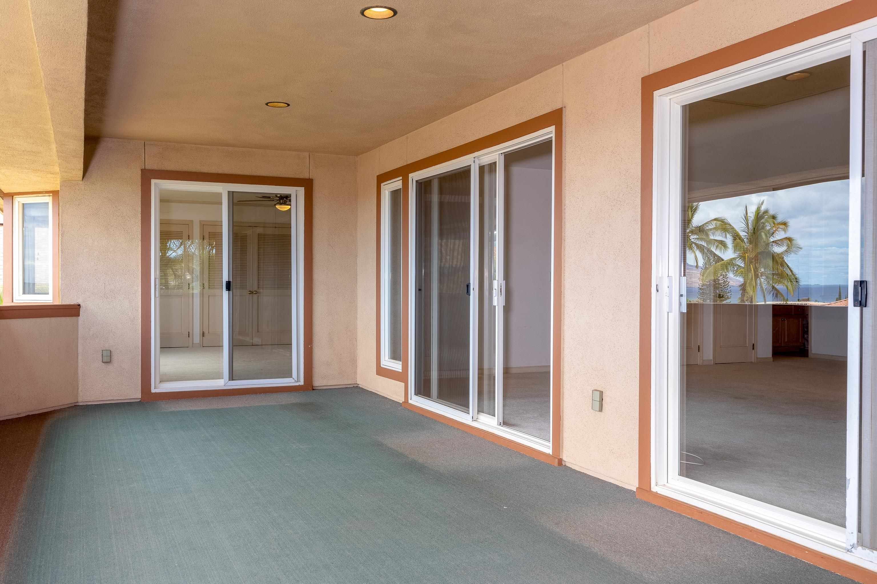 216 Kamakoi Loop Kihei, HI 96753 - Photo 21 of 30 a view of a big room with windows and closet