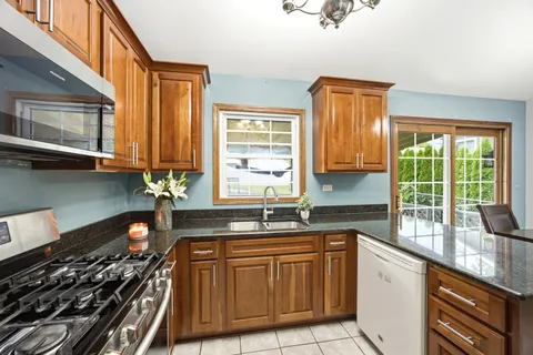 $290,000 | 3332 North Lewis Avenue, Waukegan, IL 60087