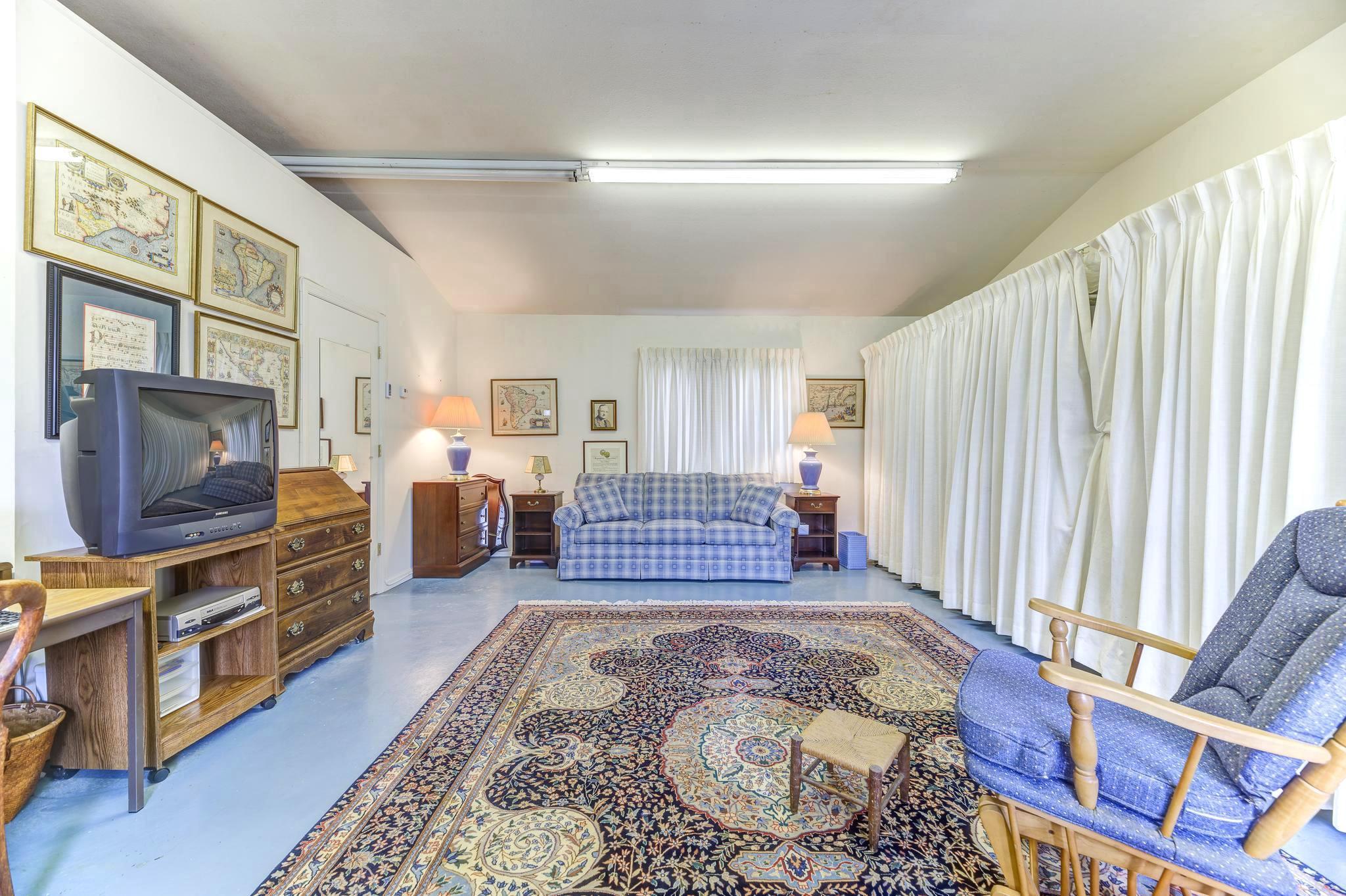 321 Sharon Way Monroe Township, NJ 08831 - Photo 40 of 55 Main Room in Cottage
