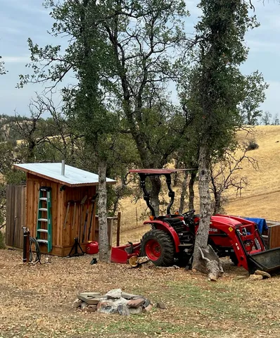 a view of a car park in front of house