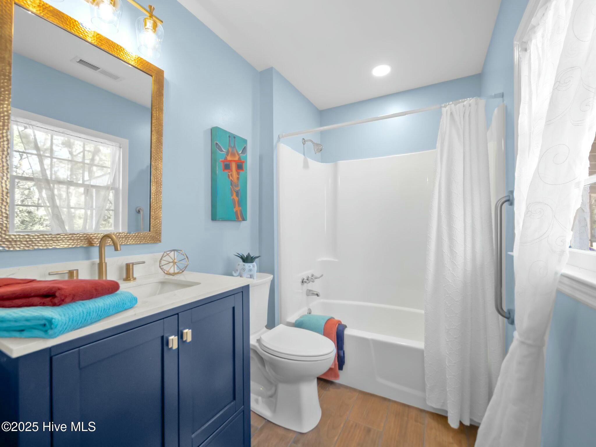 4112 Country Club Road Morehead City, NC 28557 - Photo 26 of 53 Principle Bathroom
