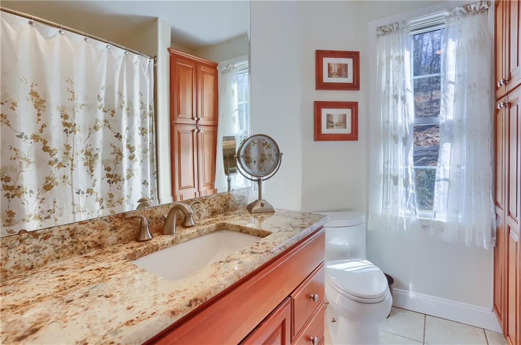 450 Kilbourne Street Pittsburgh, PA 15207 - Photo 22 of 24 Full Bathroom