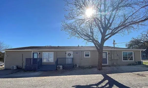 $675,000 | 1520 D Street, Floresville, TX 78114