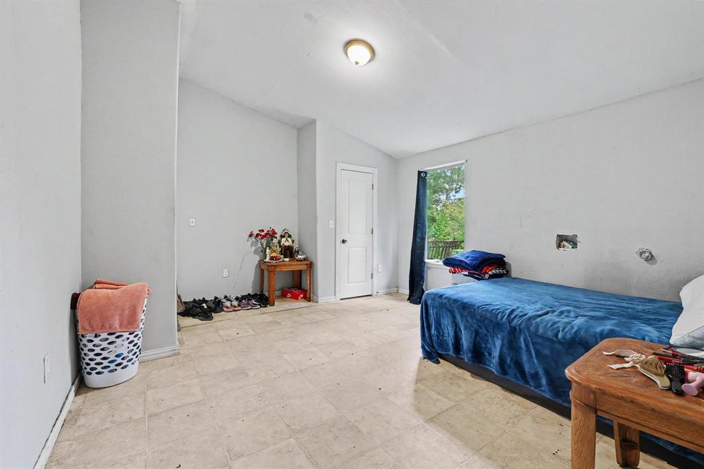 205 South Main Street Bonham, TX 75418 - Photo 7 of 23 a bed room with a bed and a chair