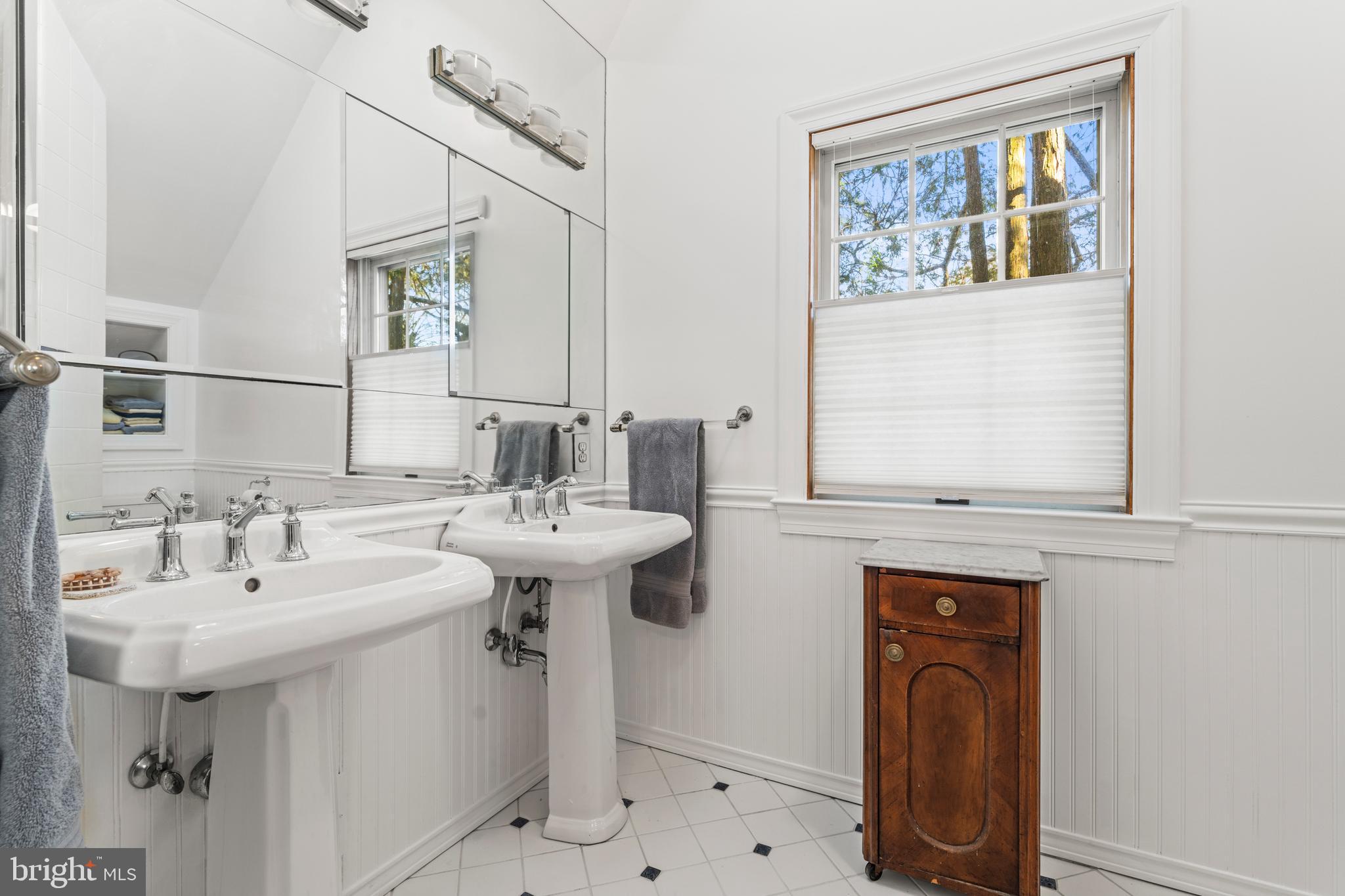 708 Dunkirk Road Baltimore, MD 21212 - Photo 16 of 31 Double Sinks, Vaulted Ceilings & Skylights