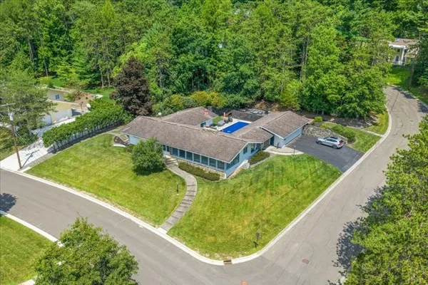 $670,000 | 801 Skylane Terrace, Endwell, NY 13760