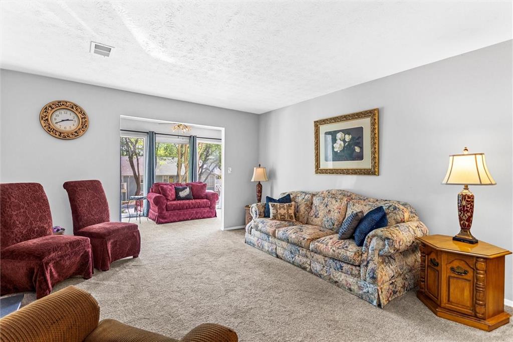 1610 Raleigh Circle Marietta, GA 30067 - Photo 4 of 33 a living room with furniture