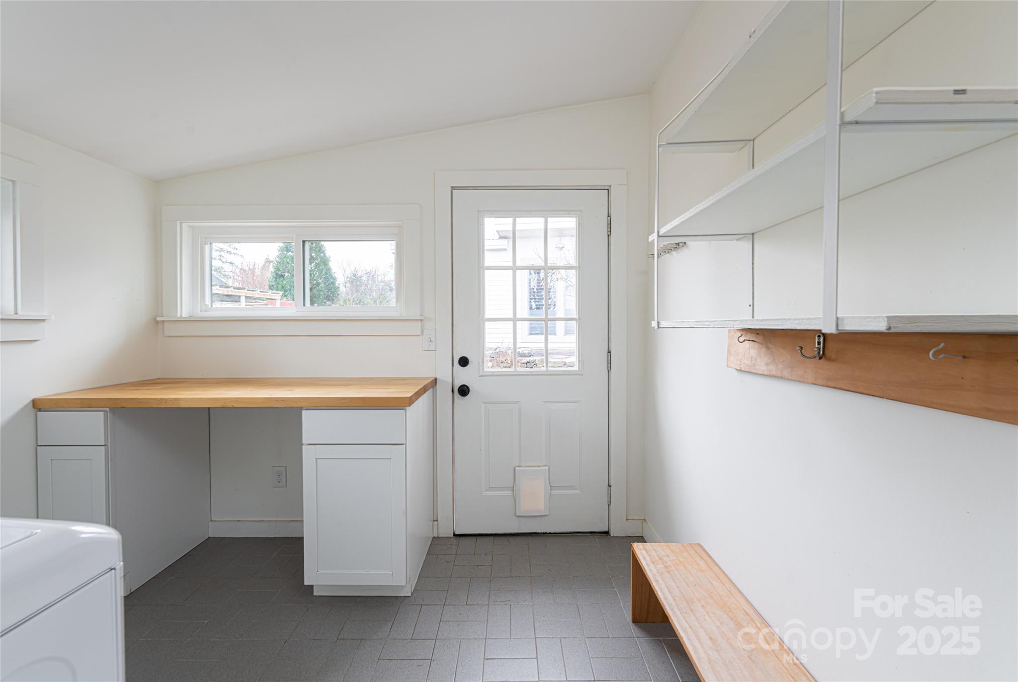 40 Jonestown Road Asheville, NC 28804 - Photo 23 of 46 walk in closet with window