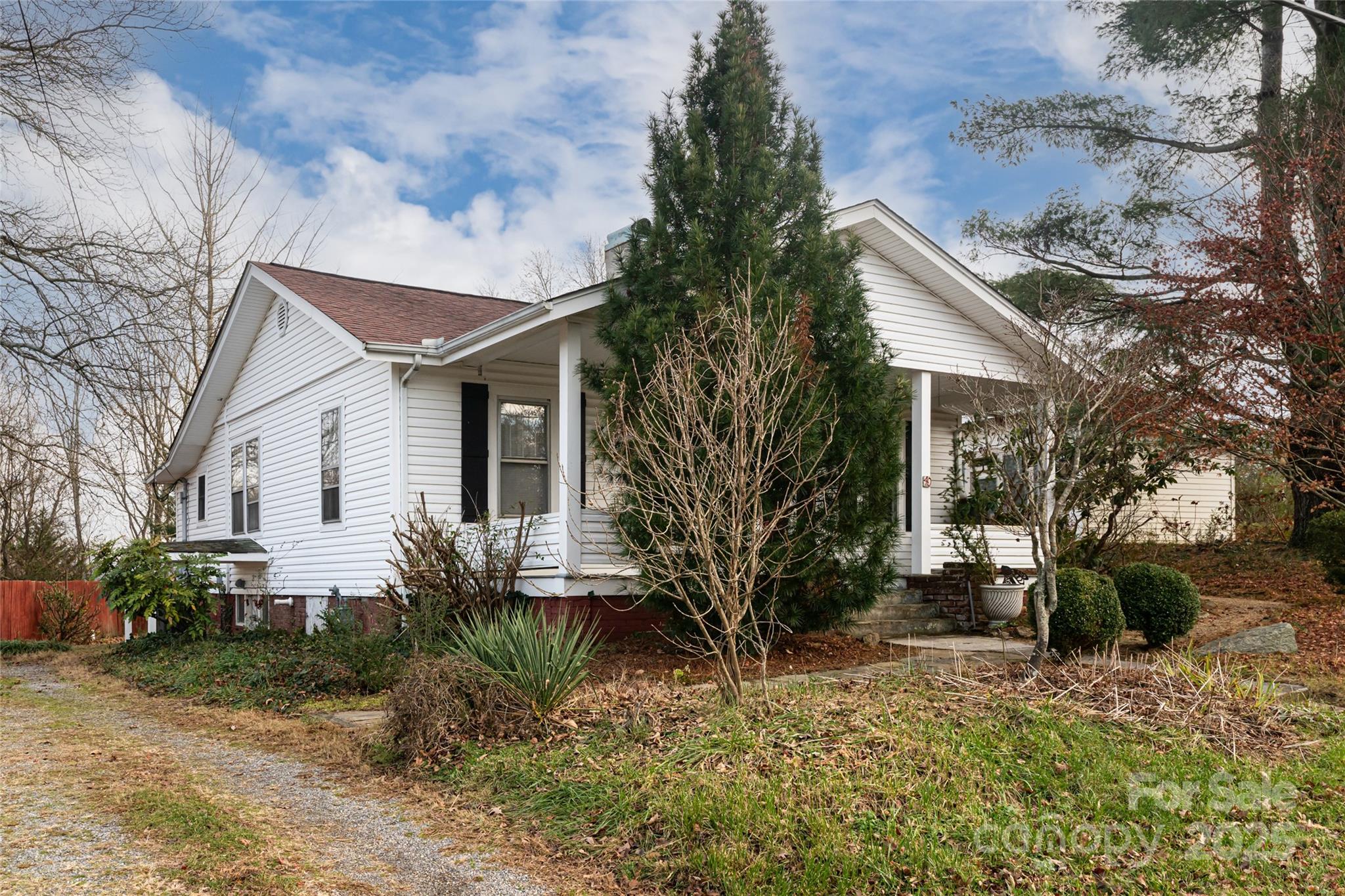 40 Jonestown Road Asheville, NC 28804 - Photo 3 of 46 a front view of a house with garden