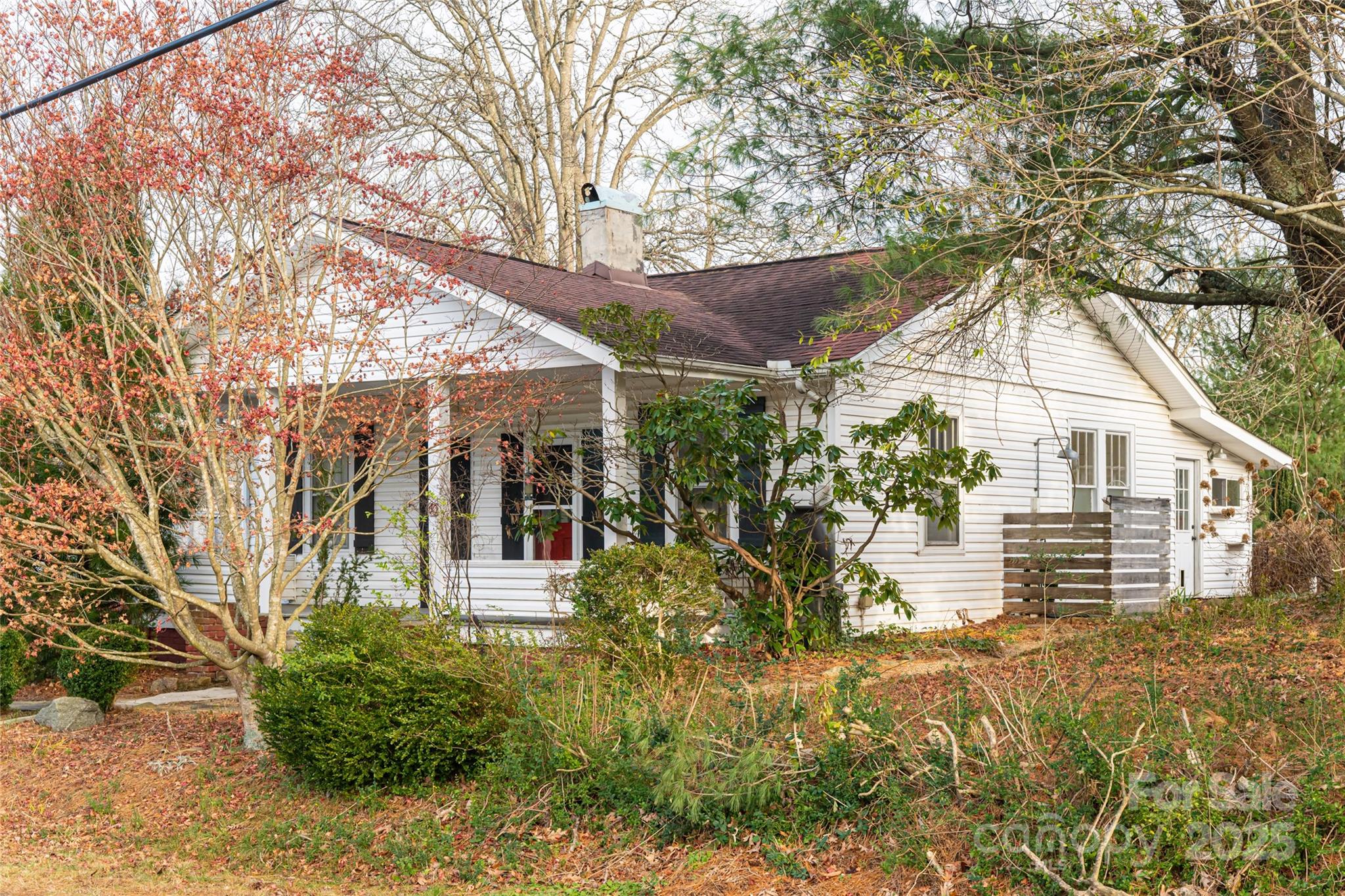 40 Jonestown Road Asheville, NC 28804 - Photo 45 of 46 front view of a house with a yard