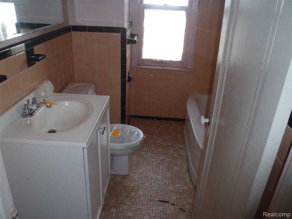 11413 Evergreen Road Detroit, MI 48228 - Photo 15 of 18 04-27-2012_HAM 479.JPG