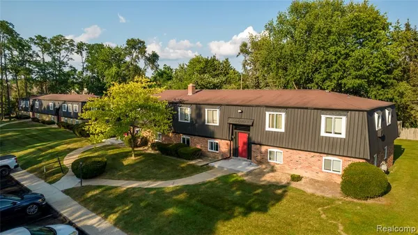 $1,200 | 2163 Decker Road, Unit 27, Walled Lake, MI 48390
