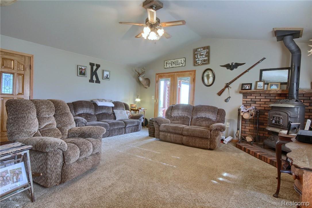 31201 West Road New Boston, MI 48164 - Photo 6 of 33 6-Living Room.jpg