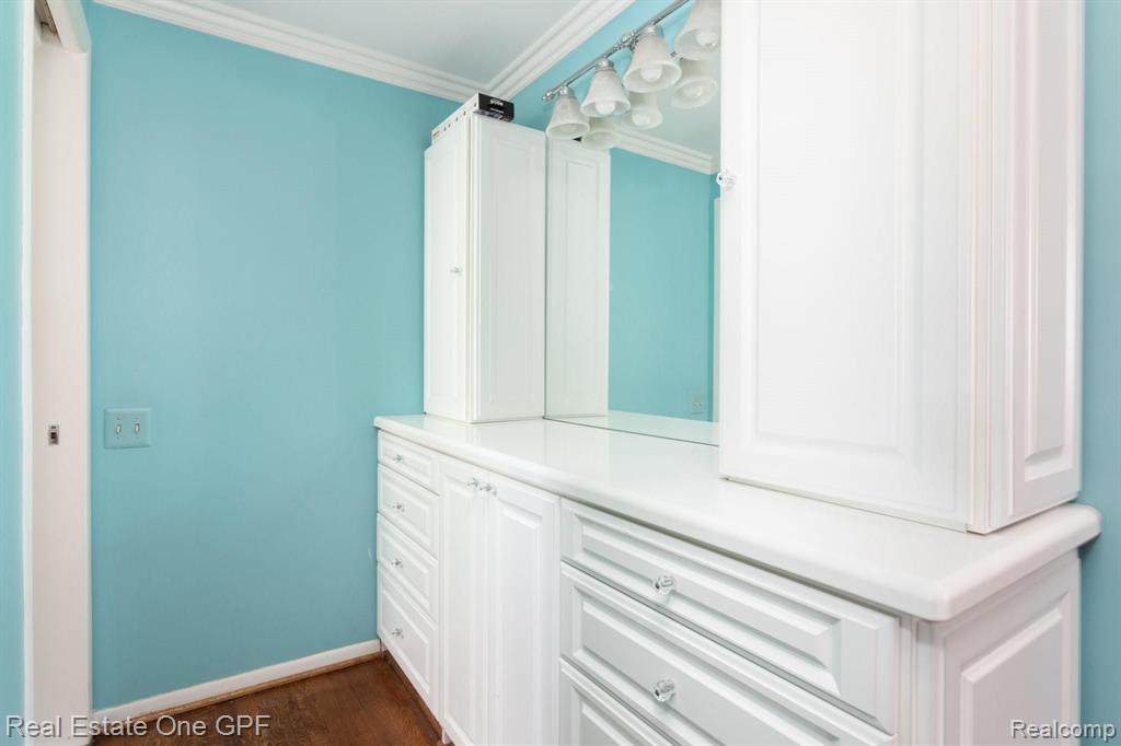 559 Cook Road Grosse Pointe Woods, MI 48236 - Photo 25 of 47