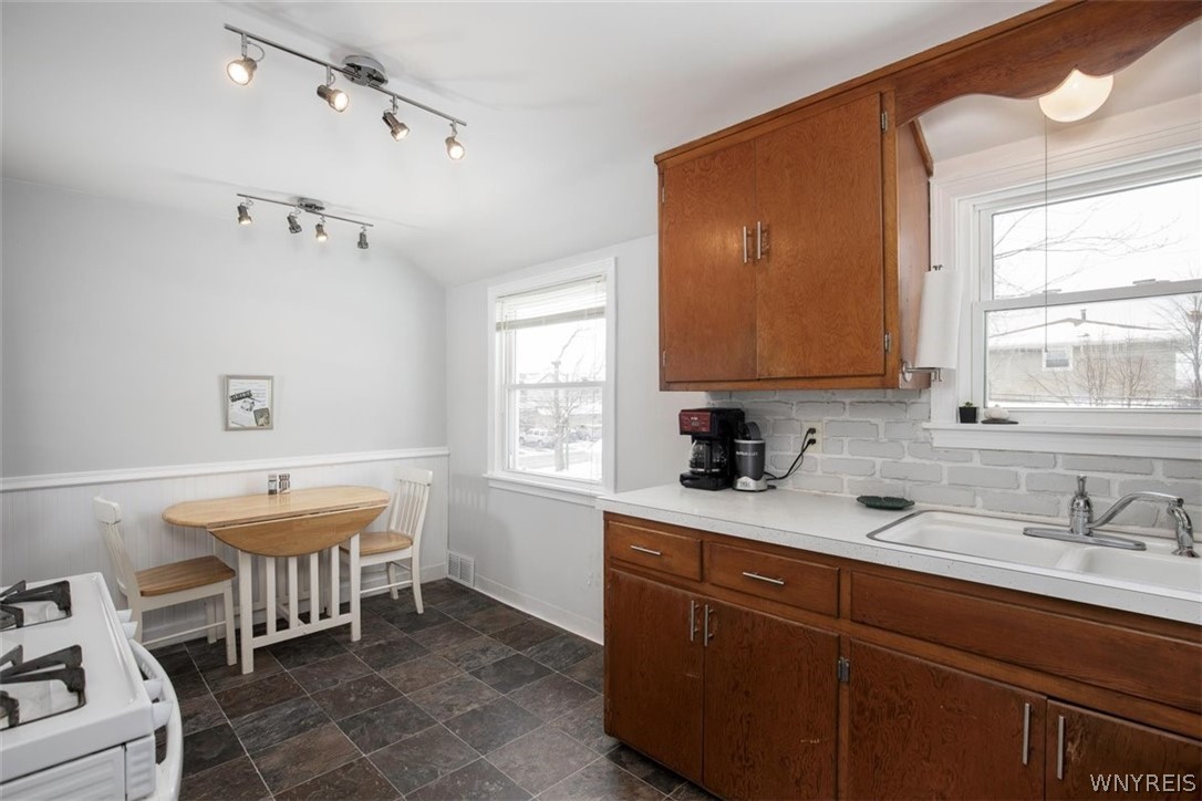 6 Mapleview Road Cheektowaga, NY 14225 - Photo 12 of 22