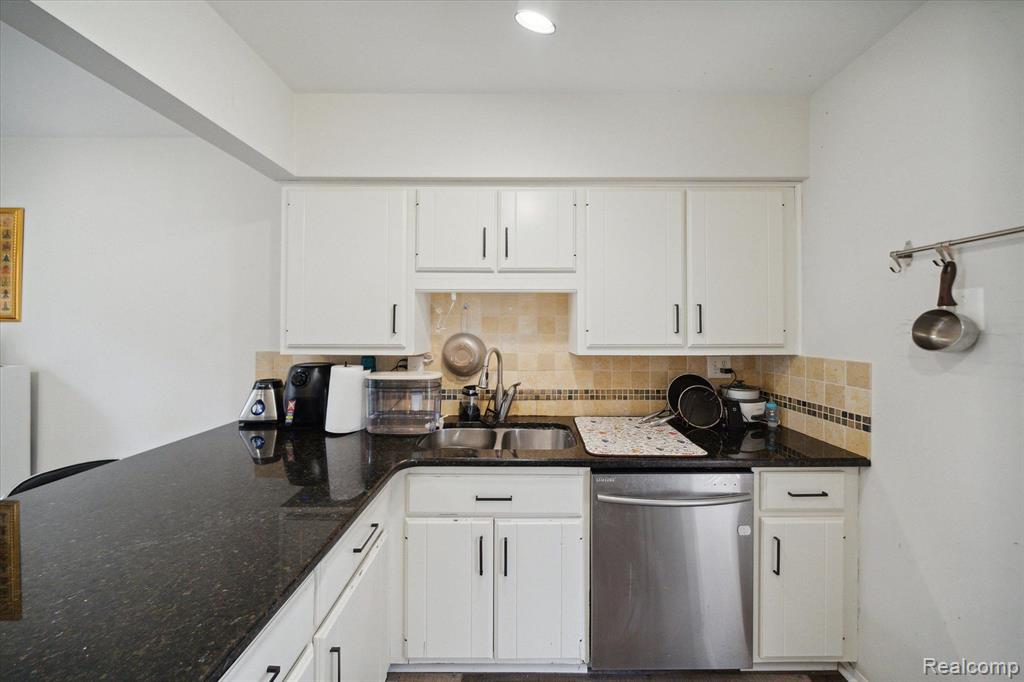 76 Stratford Lane Rochester Hills, MI 48309 - Photo 12 of 38