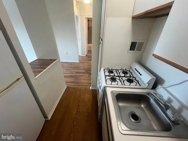 a close up view of a washer and dryer