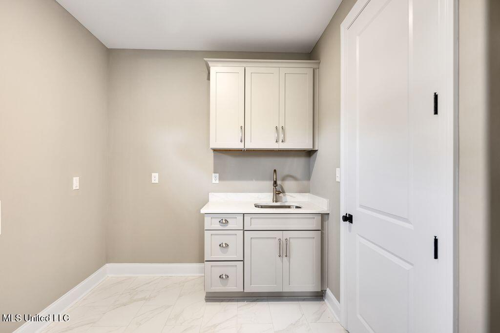 2115 Livingston Way Hernando, MS 38632 - Photo 23 of 41 Laundry Room