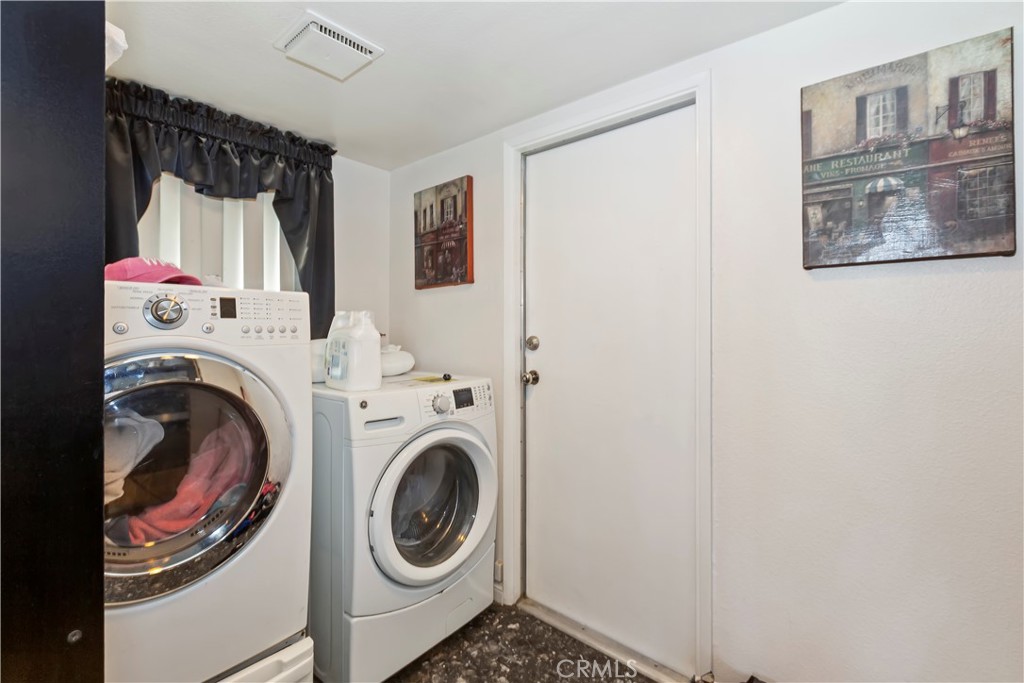 7055 Mango Street Rancho Cucamonga, CA 91701 - Photo 17 of 32 a utility room with dryer and washer