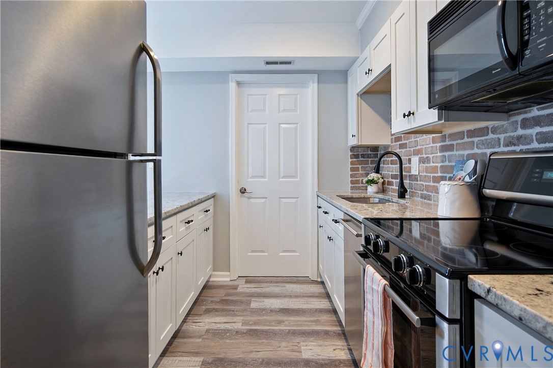 34 Brandywine Court Colonial Heights, VA 23834 - Photo 14 of 30 a kitchen with stainless steel appliances granite countertop a refrigerator and a stove top oven