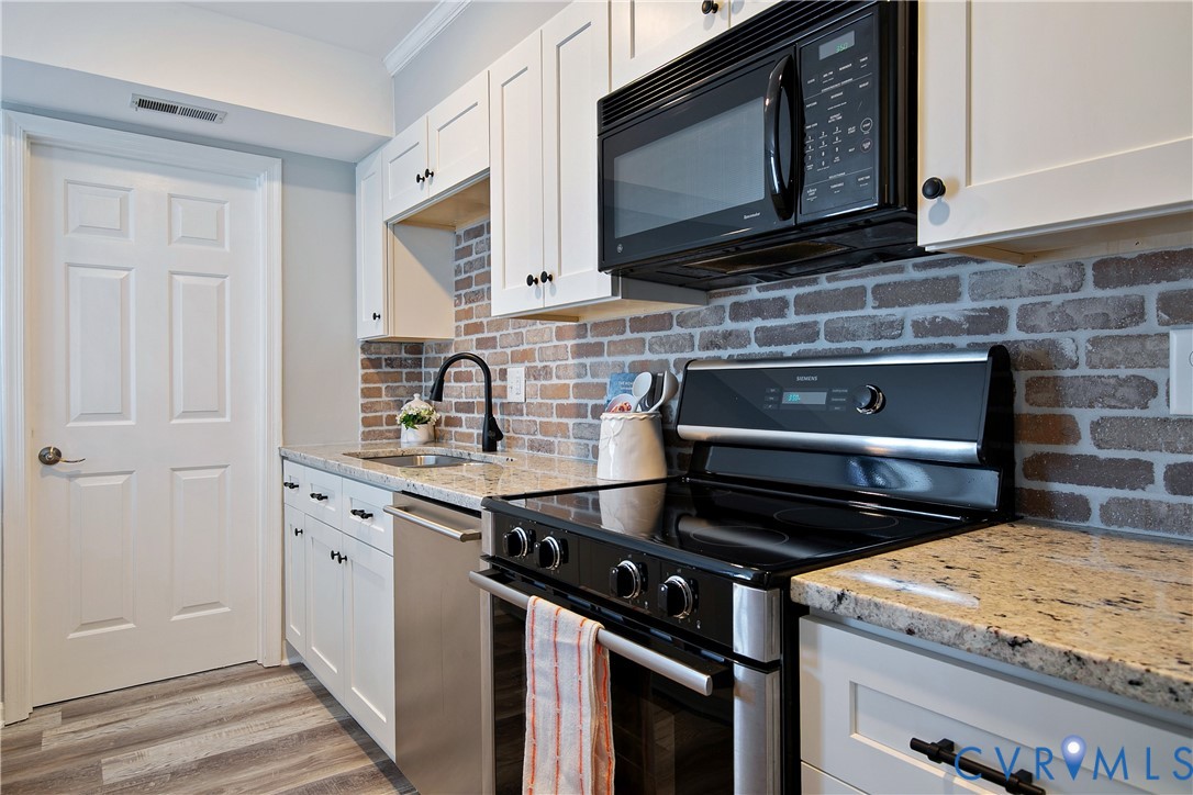 34 Brandywine Court Colonial Heights, VA 23834 - Photo 15 of 30 a kitchen with granite countertop a stove microwave and sink