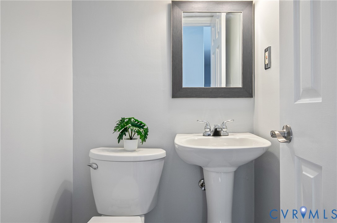34 Brandywine Court Colonial Heights, VA 23834 - Photo 17 of 30 a bathroom with a sink mirror and a toilet