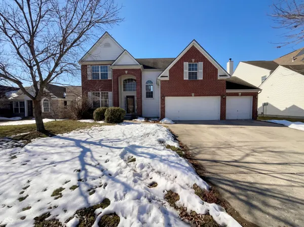 $560,000 | 6767 Woodcliff Circle, Zionsville, IN 46077