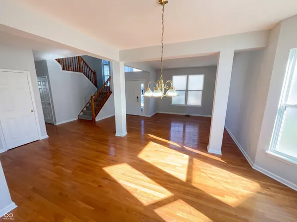 $560,000 | 6767 Woodcliff Circle, Zionsville, IN 46077