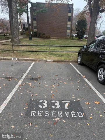 $2,100 | 3300 Woodburn Village Drive, Unit 23, Annandale, VA 22003