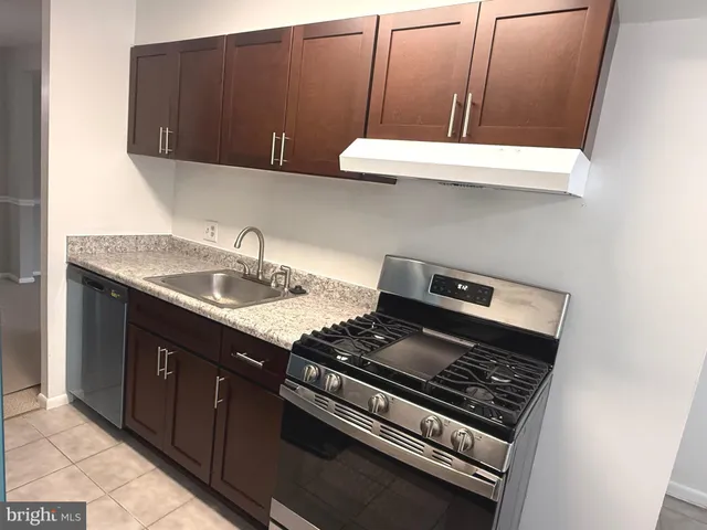 $2,100 | 3300 Woodburn Village Drive, Unit 23, Annandale, VA 22003